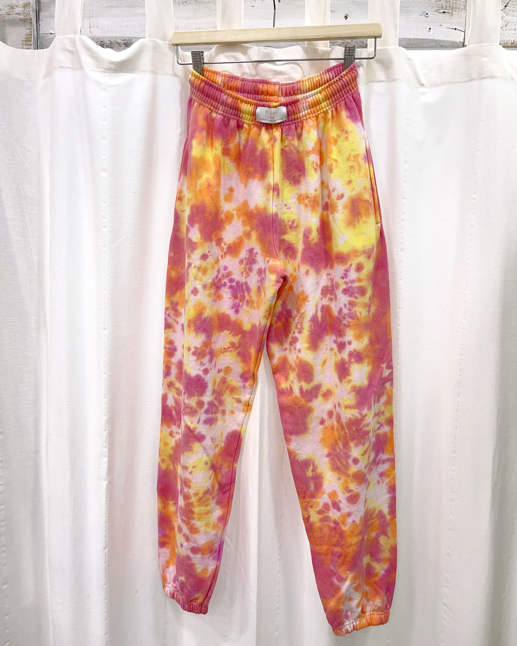 STRAWBERRY CITRUS tie-dye jogger pants